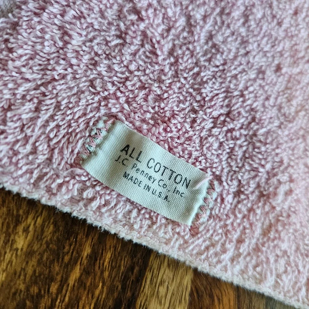 Vintage JC Penney Pink Mod Floral Bath Towel Cotton Fringe Retro 70s Made in USA